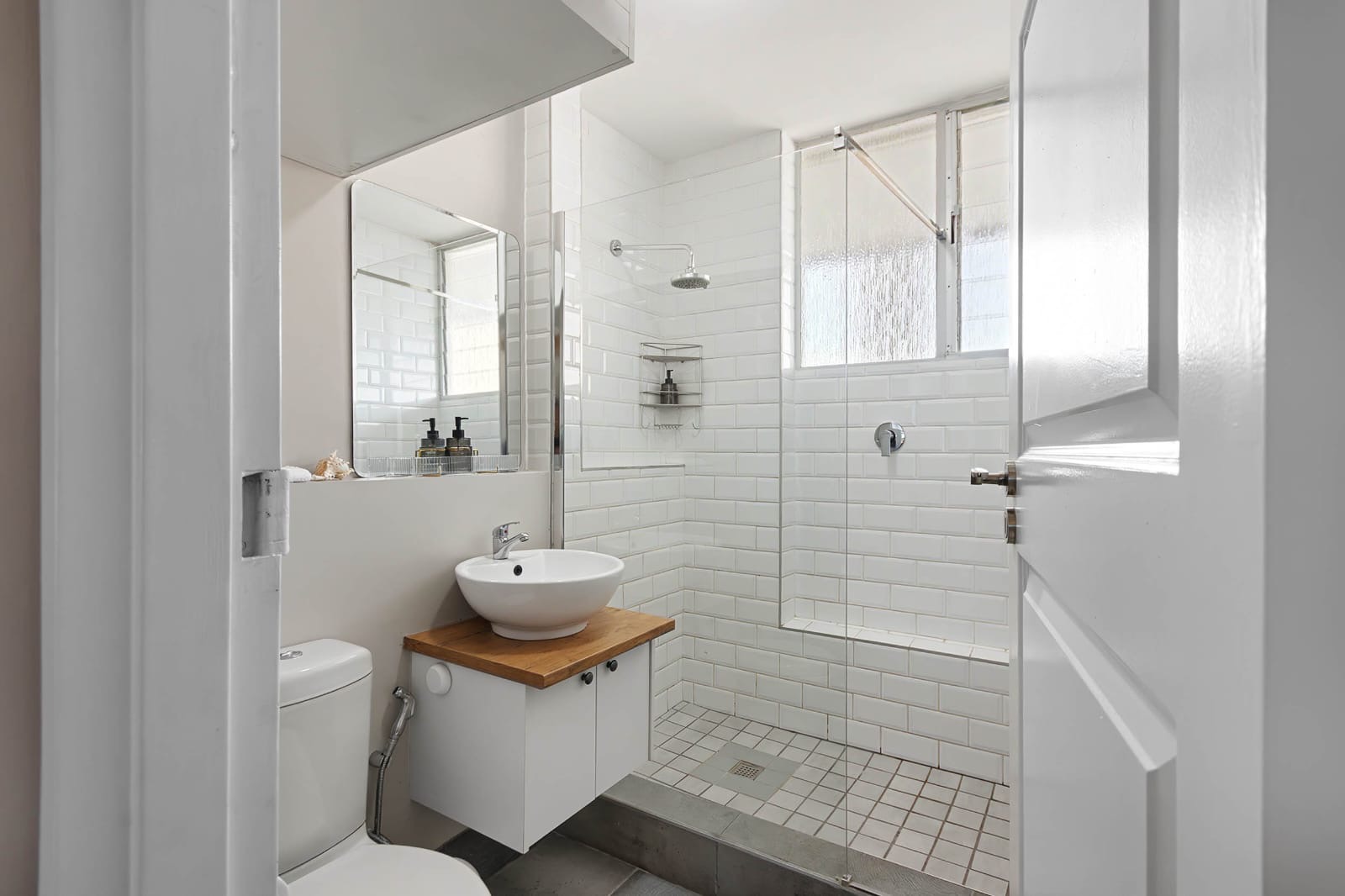 Bathroom with walk-in shower, basin and toilet