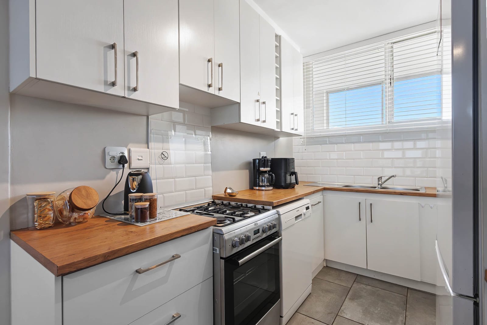 Kitchen with stove, oven, dishwasher and worktops
